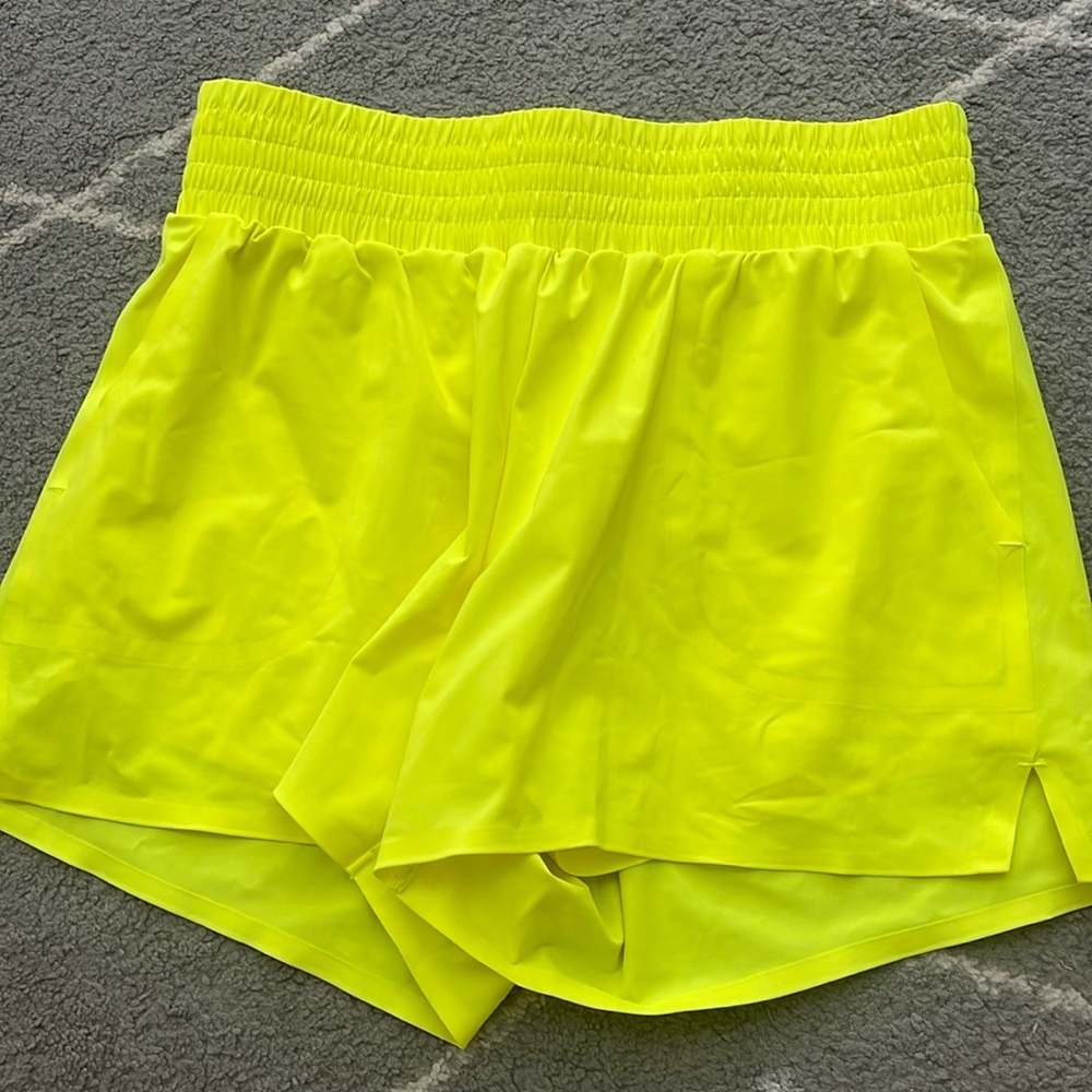 Yellow Zyia fitness shorts 
Like new
